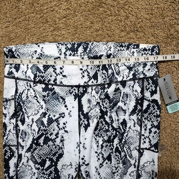 Ideology High Rise Side Pocket Snake White Crop Plus Size Leggings -I - Picture 3 of 10